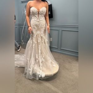 Essense of Australia Style #D2888 Size 10 Wedding Dress